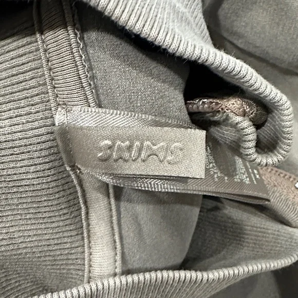 SKIMS Gray Women's Zip-Up Jacket. Like new - Picture 5 of 6